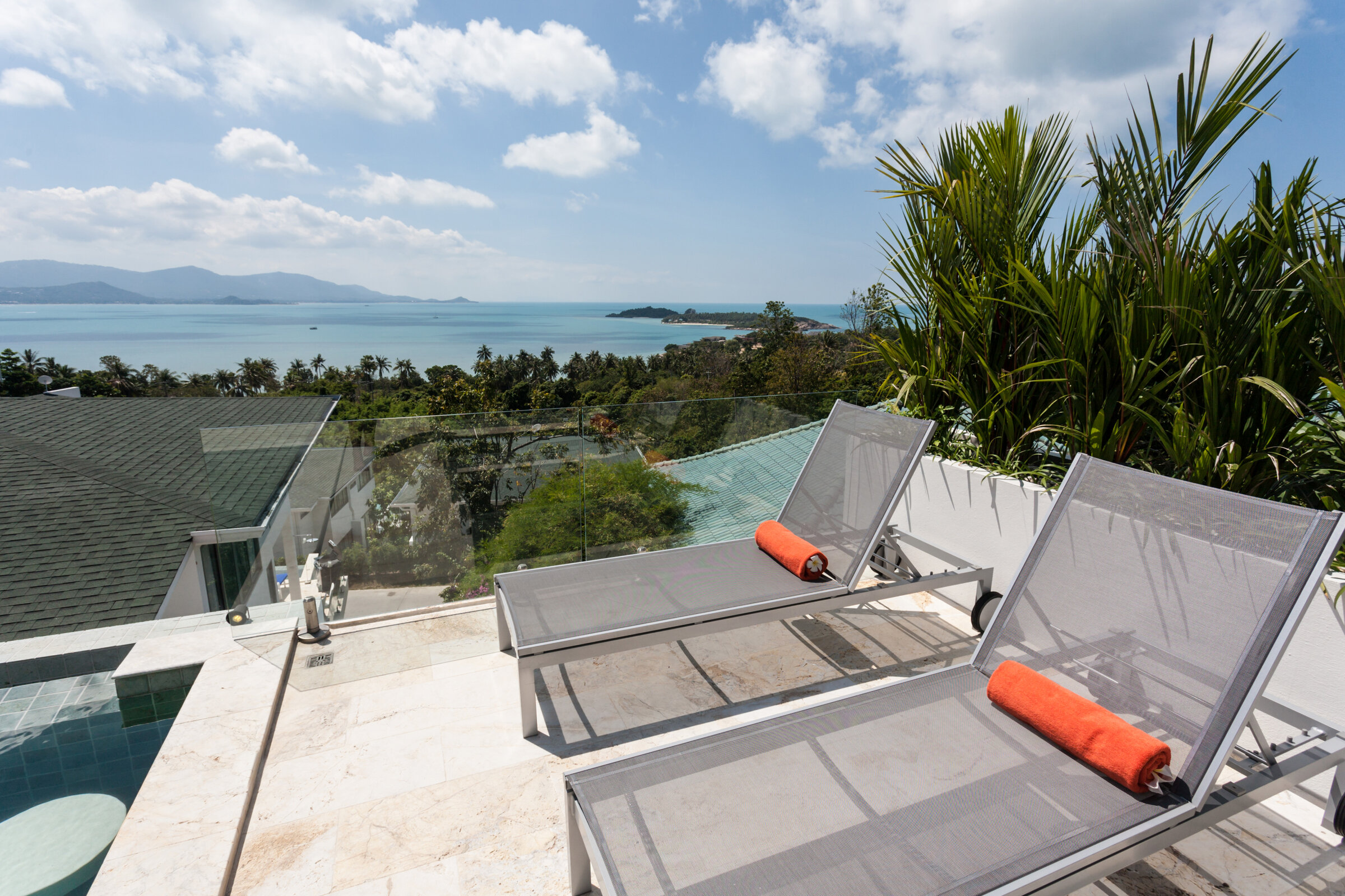 Villa Daizo infinity pool panoramic view overlooking Koh Phangan